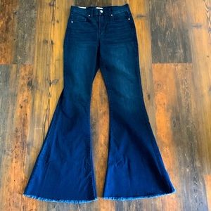 Sneak Peek High Rise Flare Jeans - 27